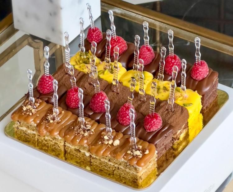 Mixed Bites Cake 4 Types · Small