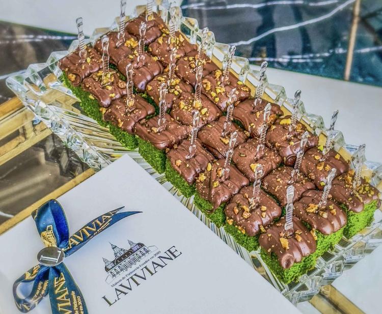 Pistachio Cake with Nutella Bites · large