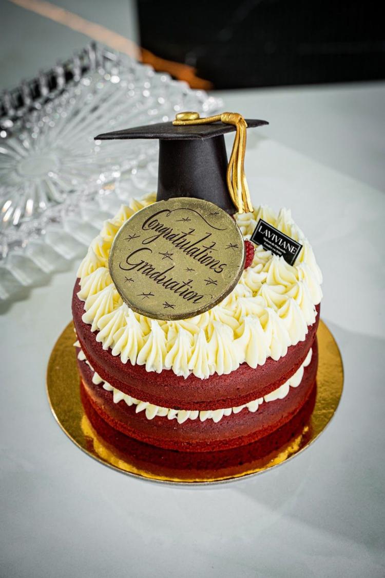 Red Velvet Cheese Cake with Graduation Hat