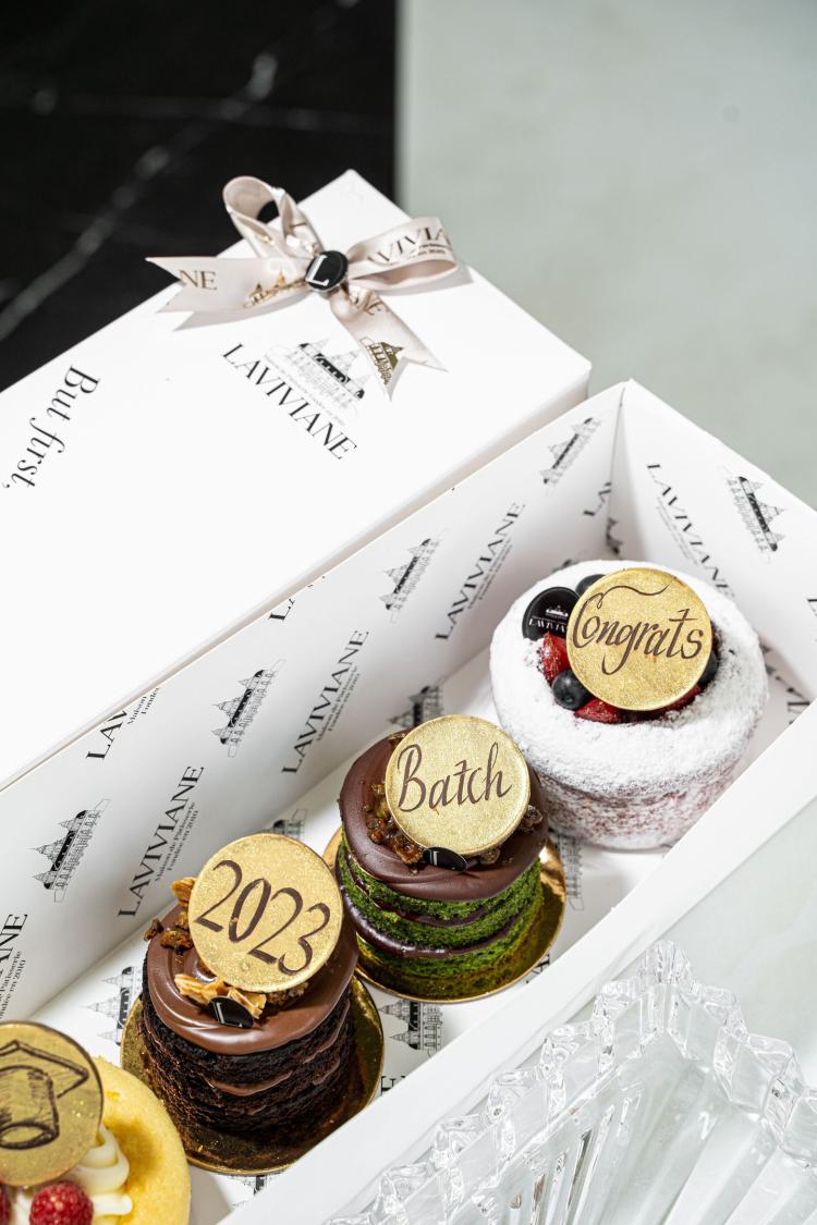Slider Cake Box 4 Types · with Graduation Hat
