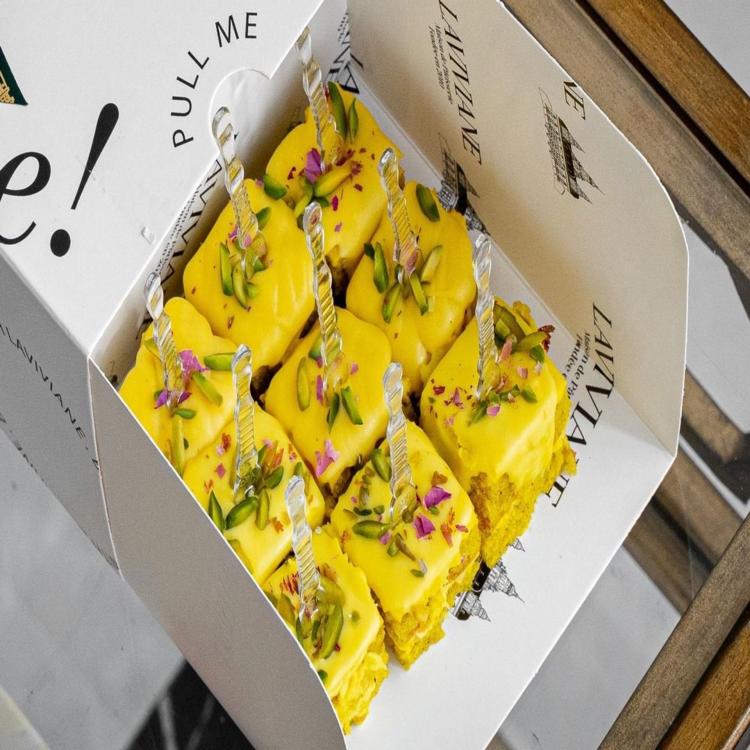 Oqaili Cake Bites · Small