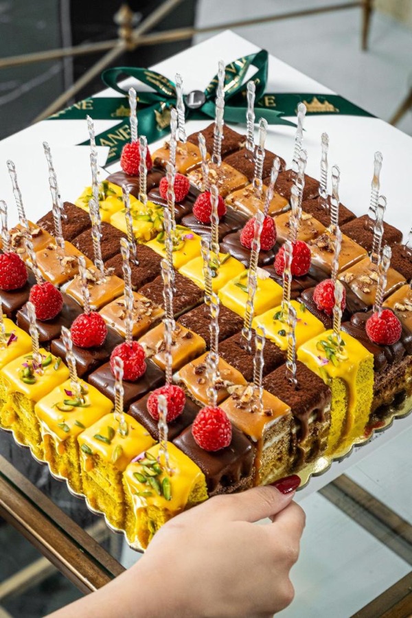 Mixed Bites Cake 4 Types · Larg